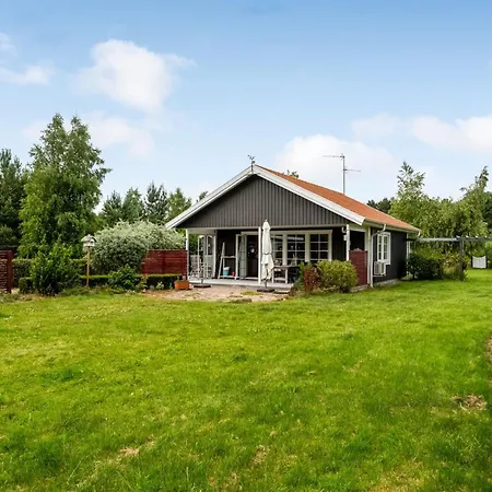 Thine - 800m From The Sea By Interhome Feriehus